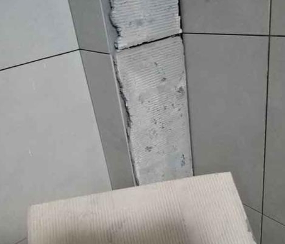 科尔沁瓷砖空鼓维修公司分享下厨房瓷砖脱落的补救措施。